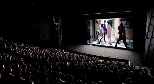 Projection Le Château solitaire dans le miroir