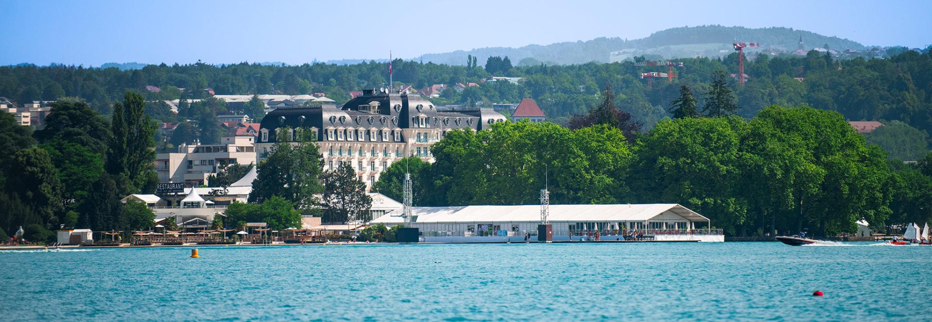 Chapiteau Mifa vue lac